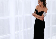 美女把衣服扒开露胸的视频,美女意外露胸瞬间引发热议